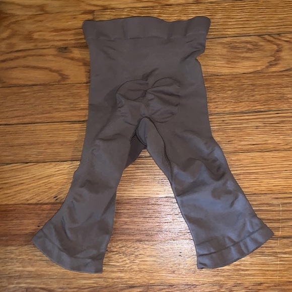 Skims SCULPTING SHORT NWOT XXS/XS taupe mid thigh seamless - Picture 2 of 3